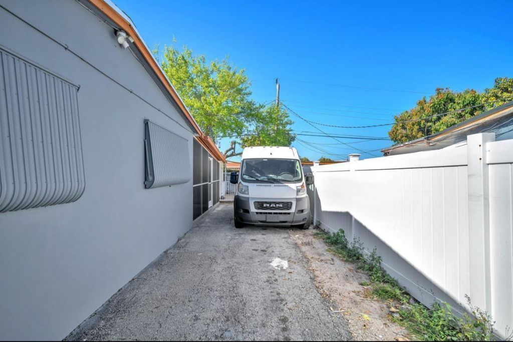 7151 Taft Street, Hollywood, FL 33024 Photo