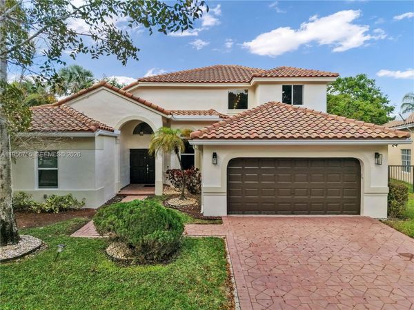 637 Lake Blvd, Weston, FL 33326