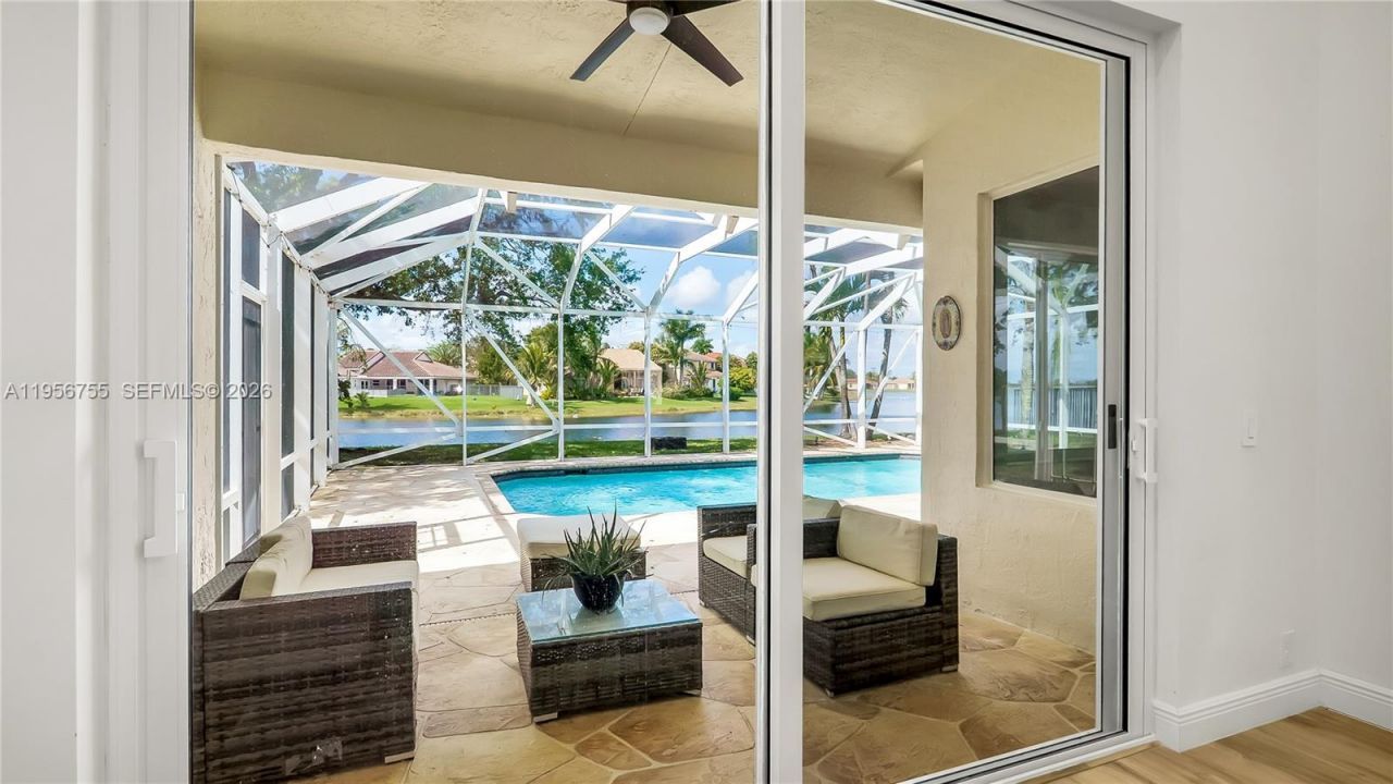 637 Lake Blvd, Weston, FL 33326 Photo