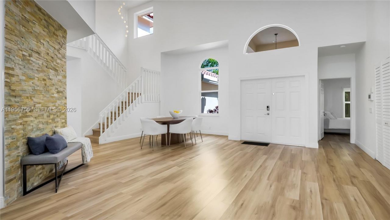 637 Lake Blvd, Weston, FL 33326 Photo