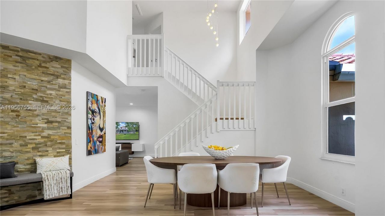 637 Lake Blvd, Weston, FL 33326 Photo