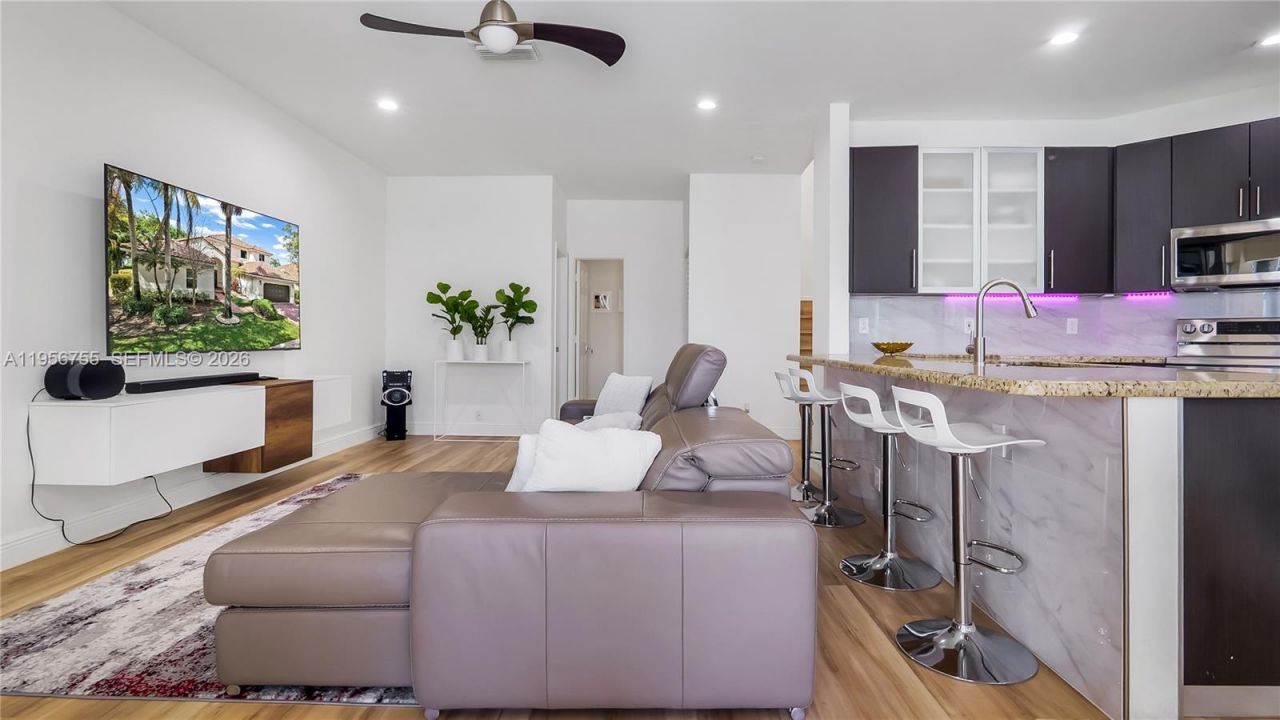 637 Lake Blvd, Weston, FL 33326 Photo