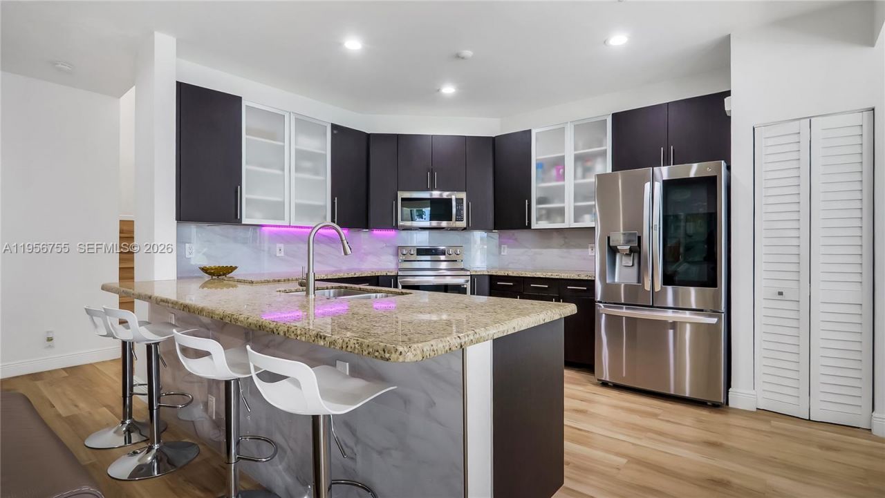 637 Lake Blvd, Weston, FL 33326 Photo