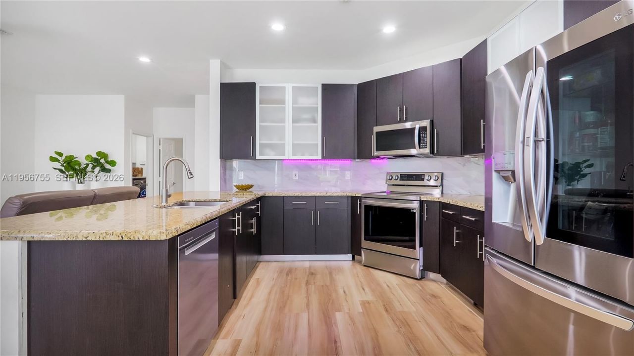 637 Lake Blvd, Weston, FL 33326 Photo