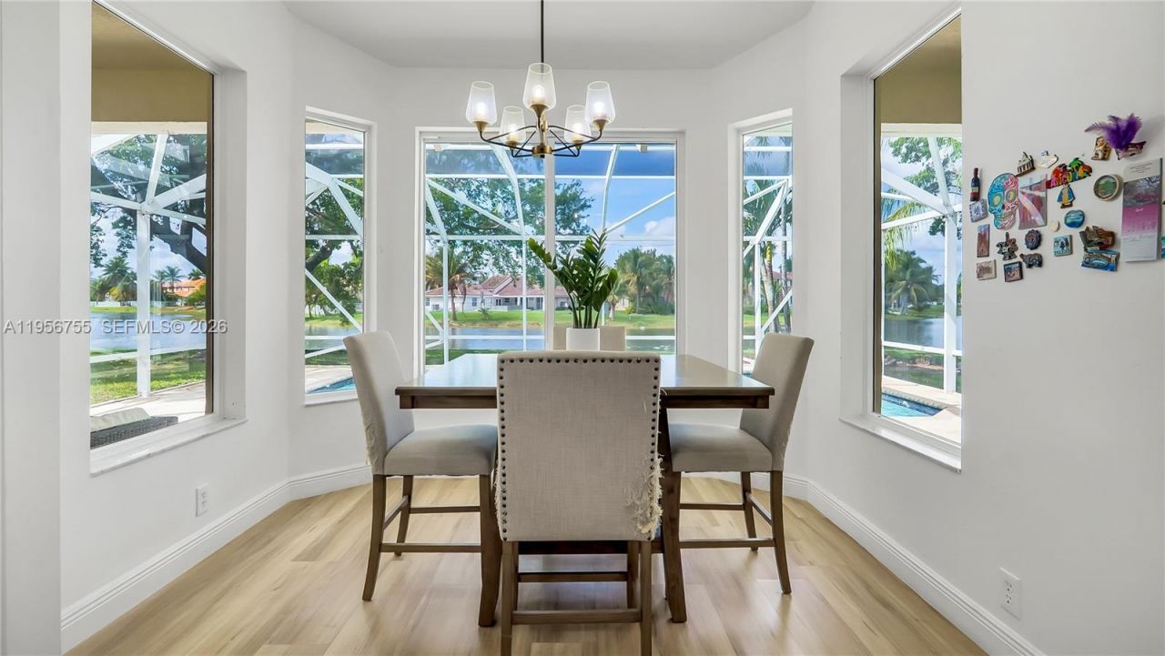 637 Lake Blvd, Weston, FL 33326 Photo