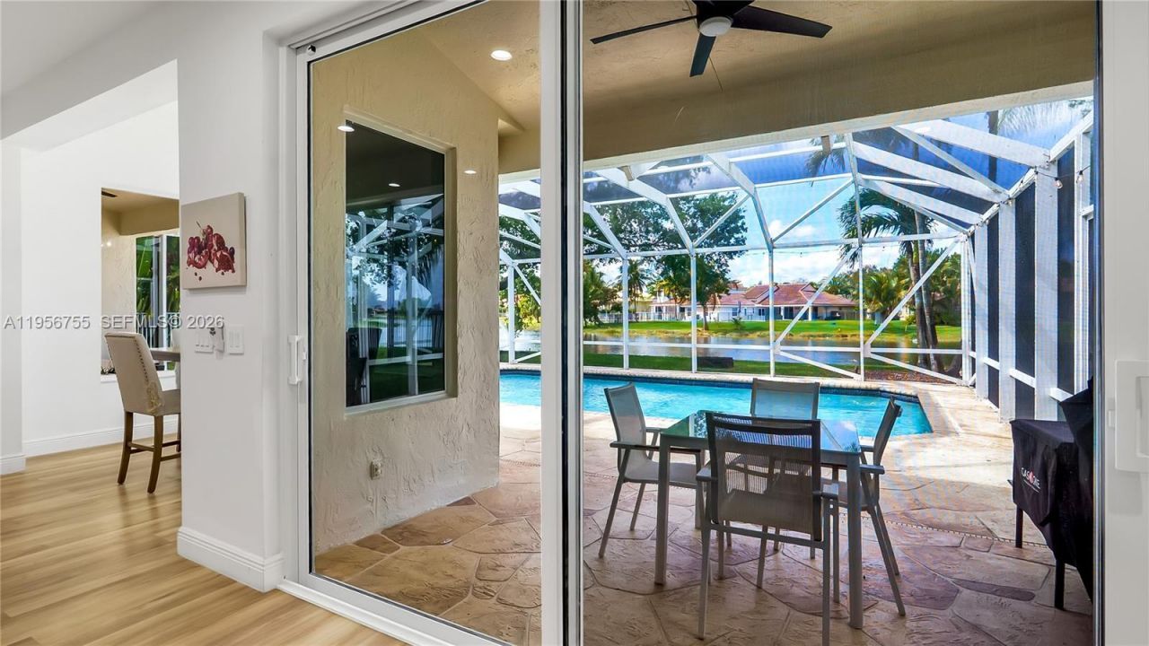 637 Lake Blvd, Weston, FL 33326 Photo