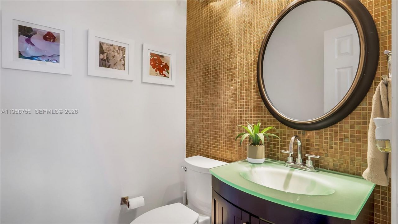 637 Lake Blvd, Weston, FL 33326 Photo