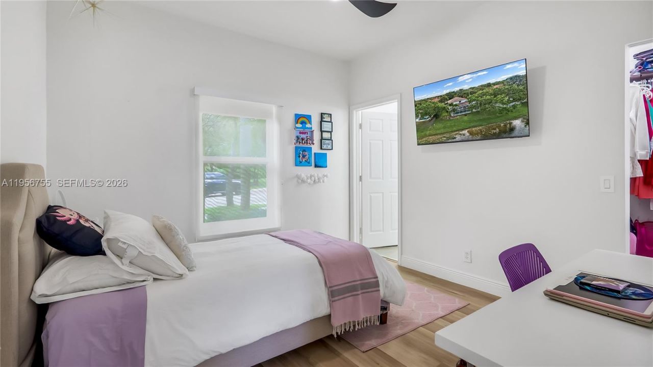 637 Lake Blvd, Weston, FL 33326 Photo