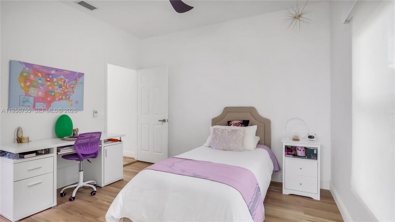 637 Lake Blvd, Weston, FL 33326 Photo