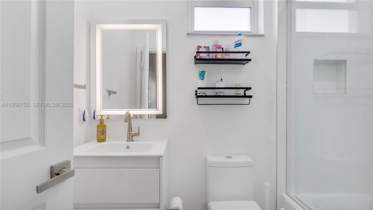 637 Lake Blvd, Weston, FL 33326 Photo