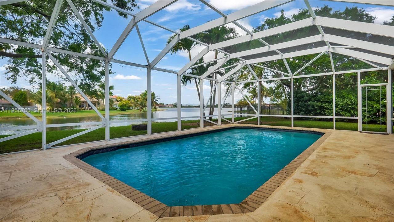 637 Lake Blvd, Weston, FL 33326 Photo