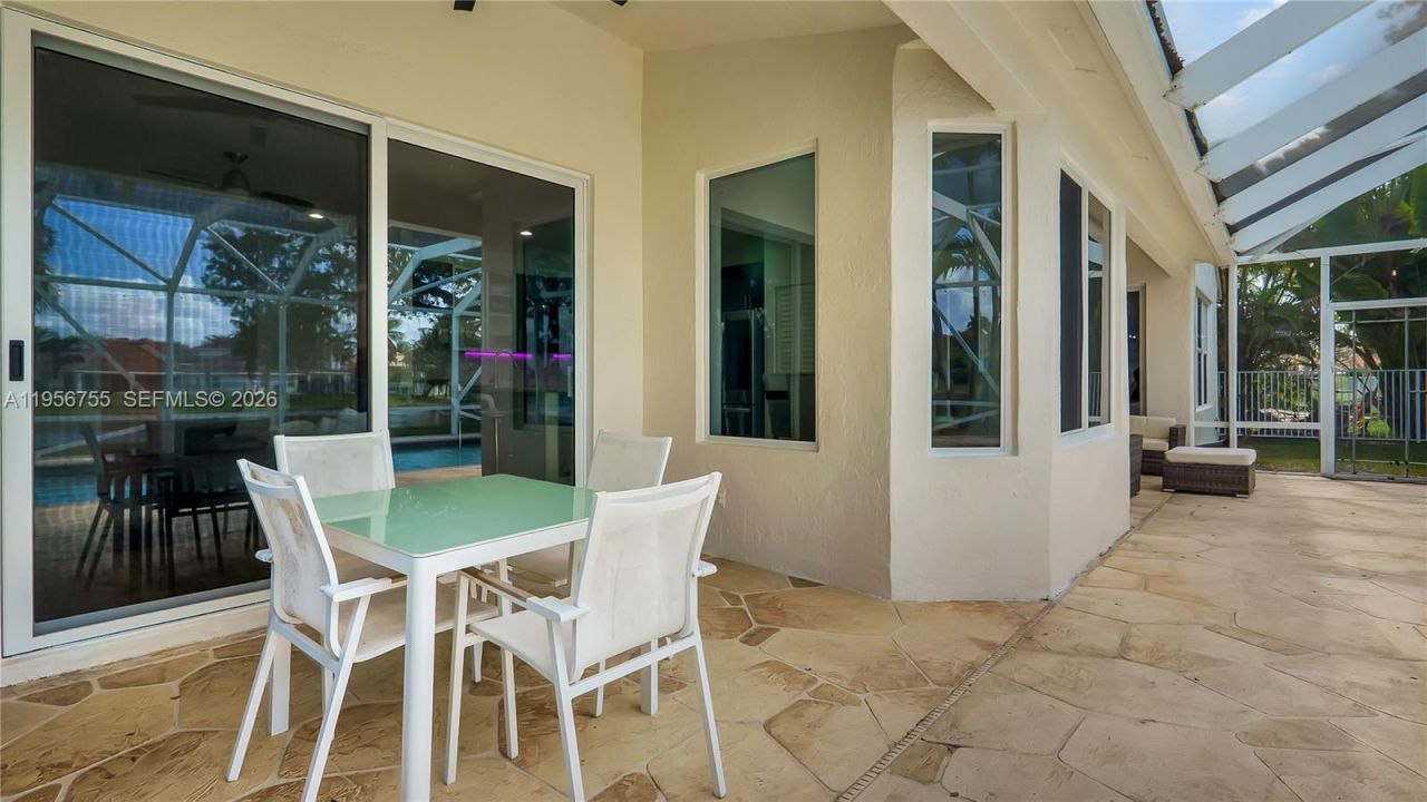 637 Lake Blvd, Weston, FL 33326 Photo