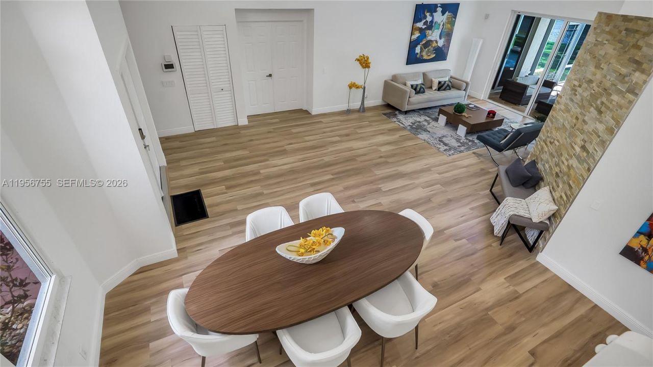 637 Lake Blvd, Weston, FL 33326 Photo