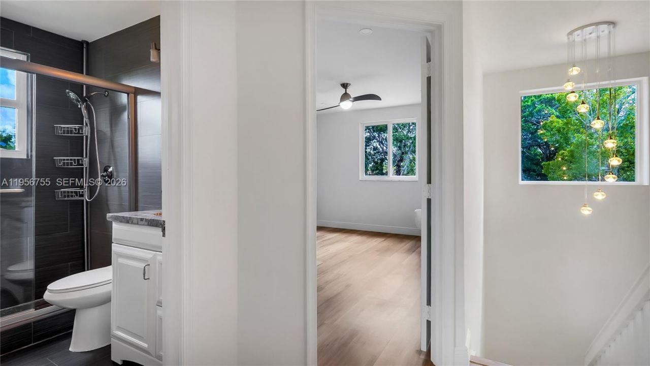 637 Lake Blvd, Weston, FL 33326 Photo