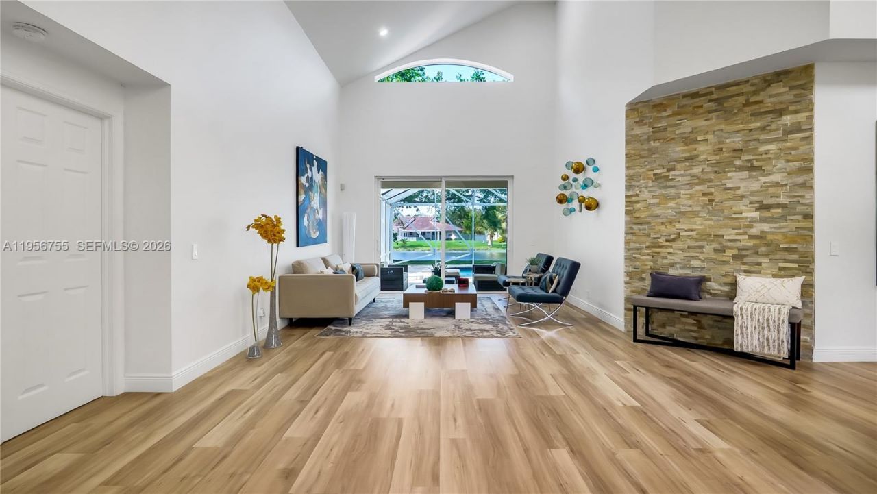 637 Lake Blvd, Weston, FL 33326 Photo