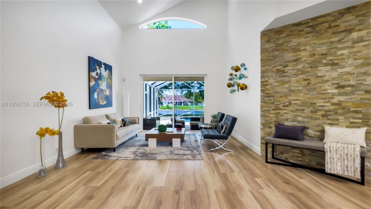 637 Lake Blvd, Weston, FL 33326 Photo