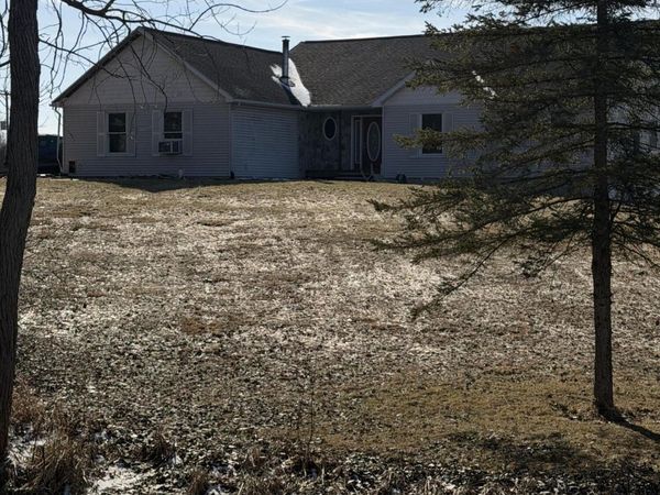 5232 Barryville Road, Nashville, MI 49073