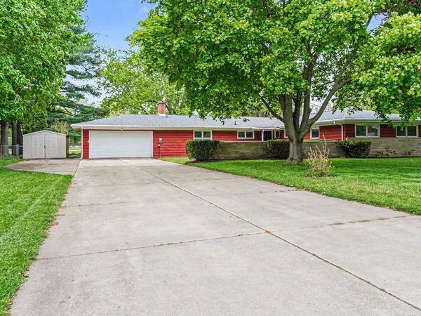 16172 Brookwood Drive, Buchanan, MI 49107