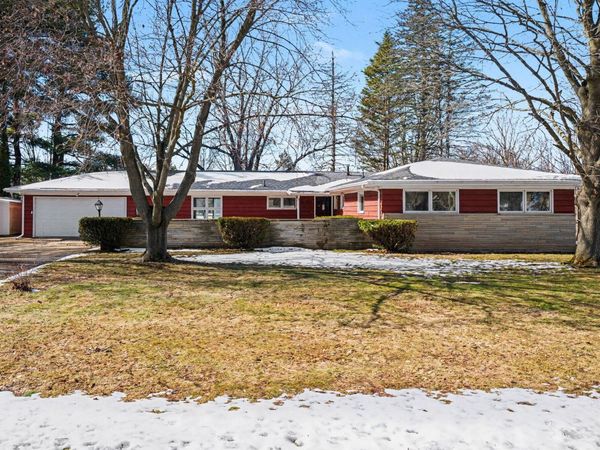 16172 Brookwood Drive, Buchanan, MI 49107