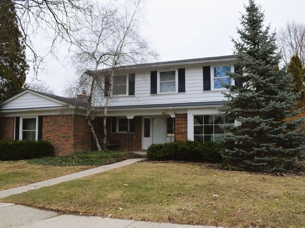 3139 Lexington Drive, Ann Arbor, MI 48105