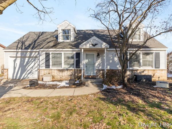 4736 Wolf Run Avenue SE, Grand Rapids, MI 49548