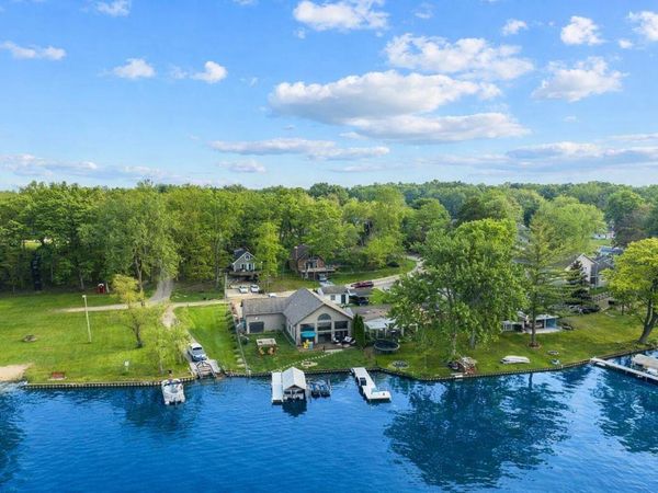 3391 Orchard Drive, Pinckney, MI 48169