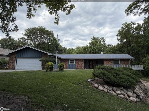 915 11th St. SW, Humboldt, IA 50548