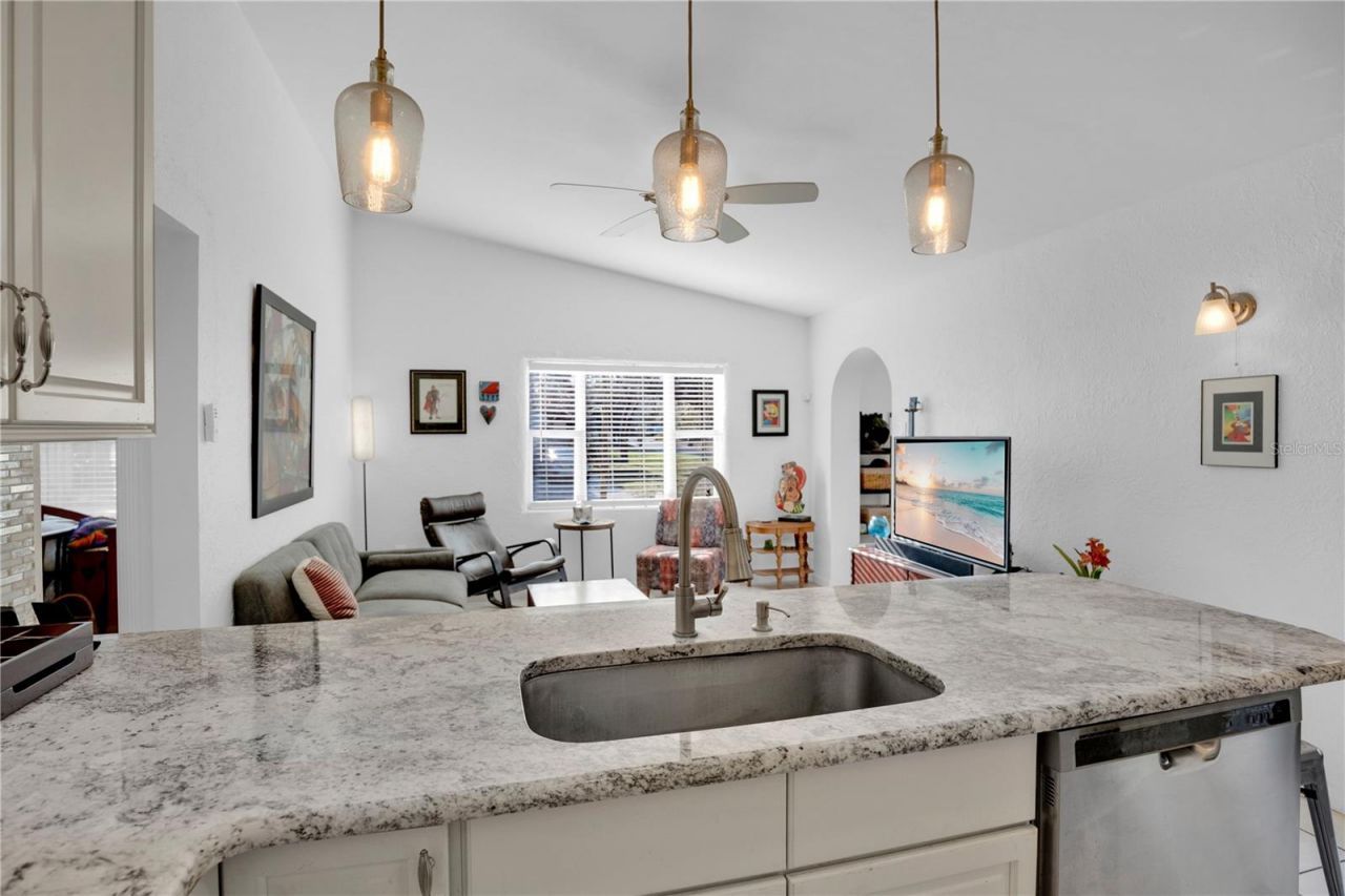 500 E Crystal Lake Street, Orlando, FL 32806 Photo