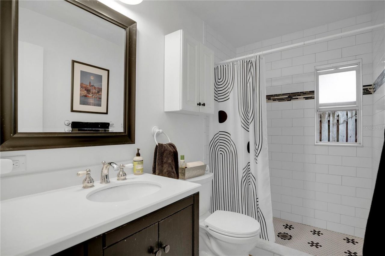 500 E Crystal Lake Street, Orlando, FL 32806 Photo