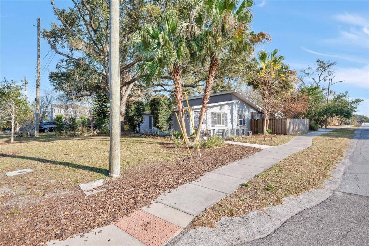 500 E Crystal Lake Street, Orlando, FL 32806 Photo
