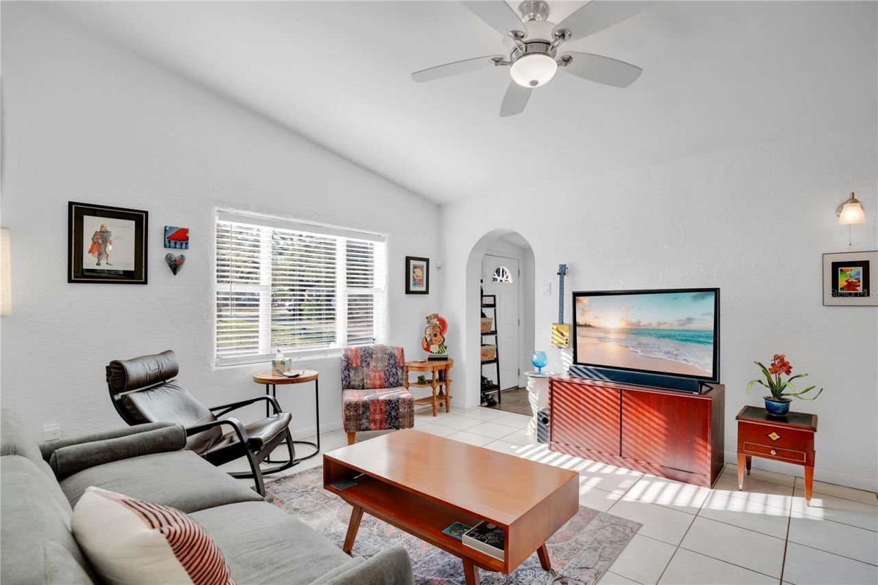 500 E Crystal Lake Street, Orlando, FL 32806 Photo