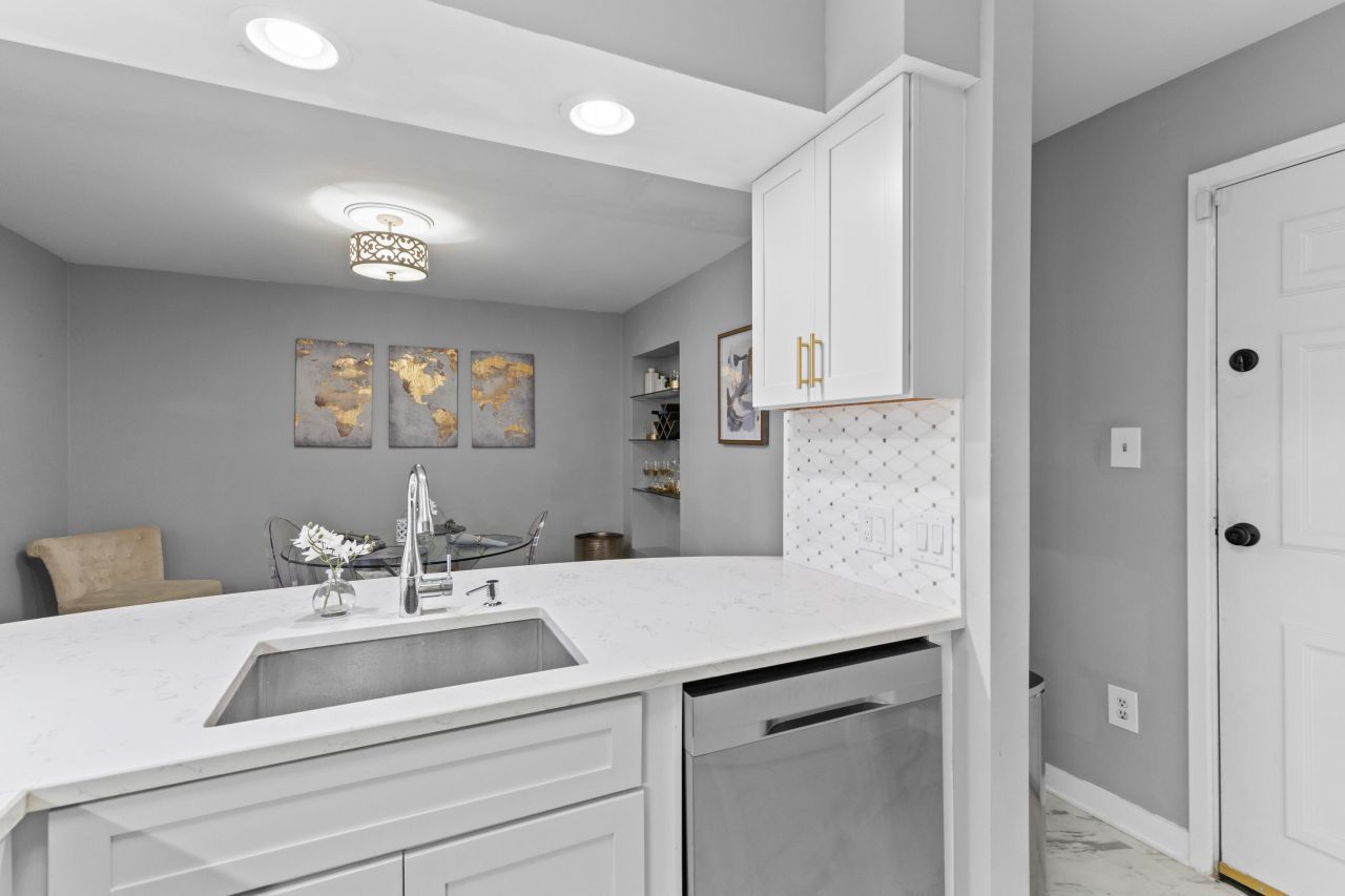 55 Ashley Avenue Photo 6