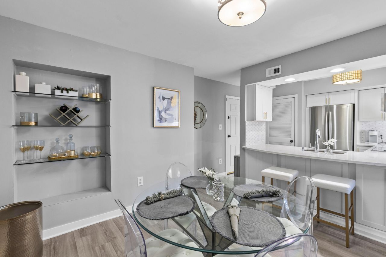 55 Ashley Avenue Photo 7