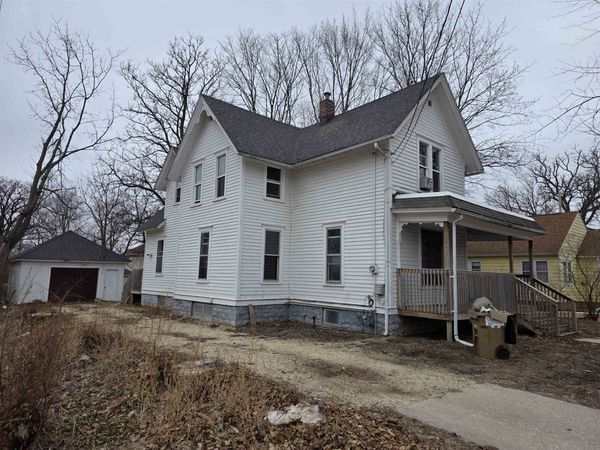 313 S Tama Street, Manchester, IA 52057