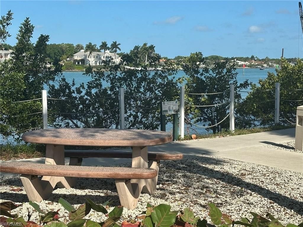 4621 Bayshore Dr, Unit Q6, Naples, FL 34112 Photo