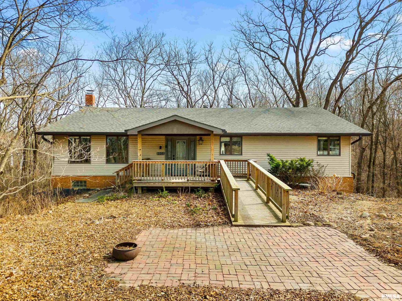 220 Schulzki Lane, East Peoria, IL 61611 Main Photo