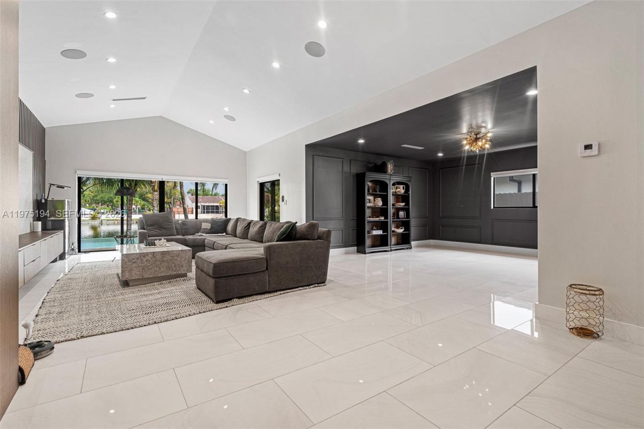 14412 Rosewood Rd, Miami Lakes, FL 33014 Photo