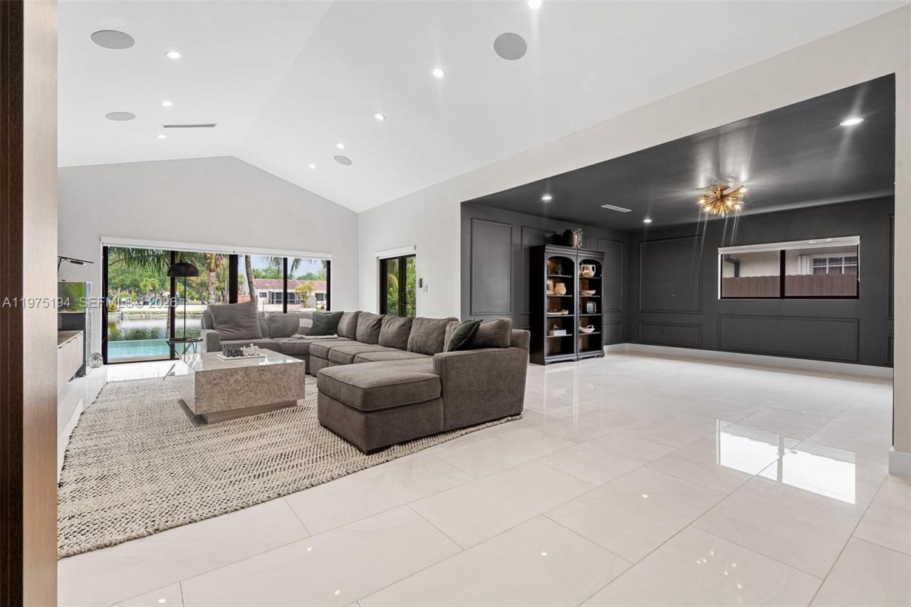 14412 Rosewood Rd, Miami Lakes, FL 33014 Photo