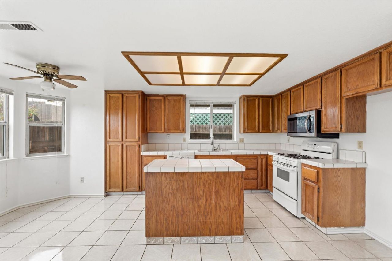 7170 Cloverleaf Way, Citrus Heights, CA 95621 Photo