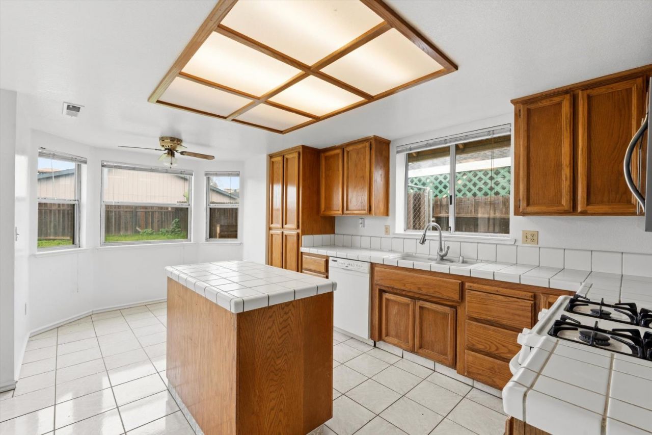 7170 Cloverleaf Way, Citrus Heights, CA 95621 Photo