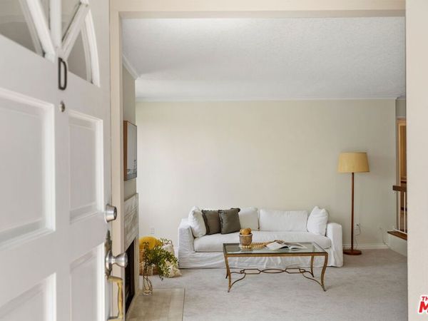 29125 Thousand Oaks Boulevard, Unit D, Agoura Hills, CA 91301