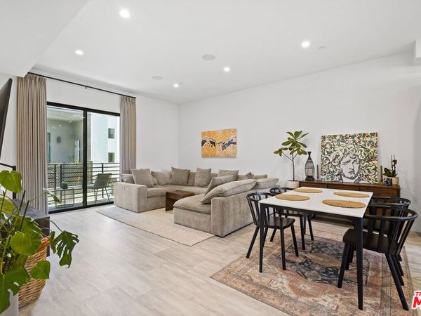 6716 N Royce Lane, Van Nuys, CA 91411