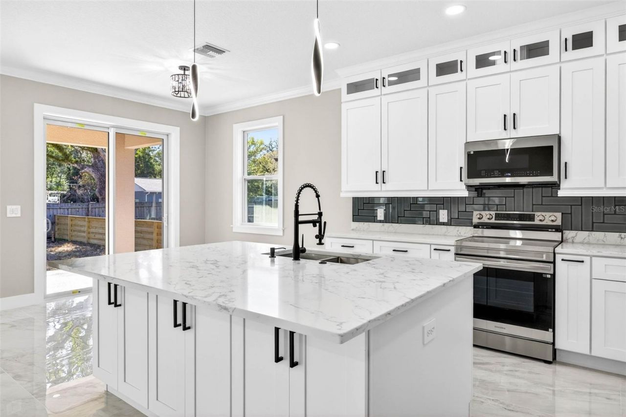 288 Roosevelt Avenue , Masaryktown, FL 34604 Photo