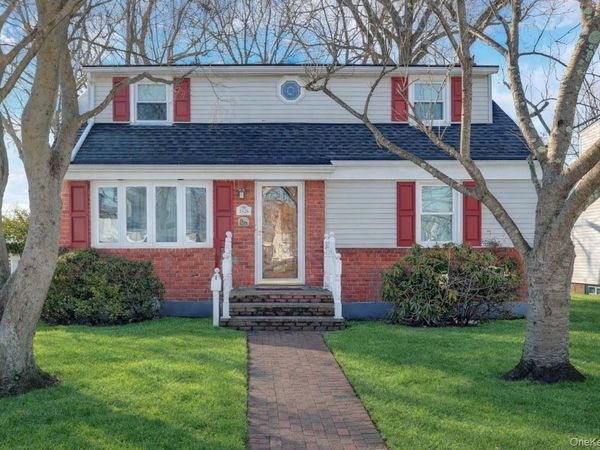 1526 Rhode Avenue, Merrick, NY 11566