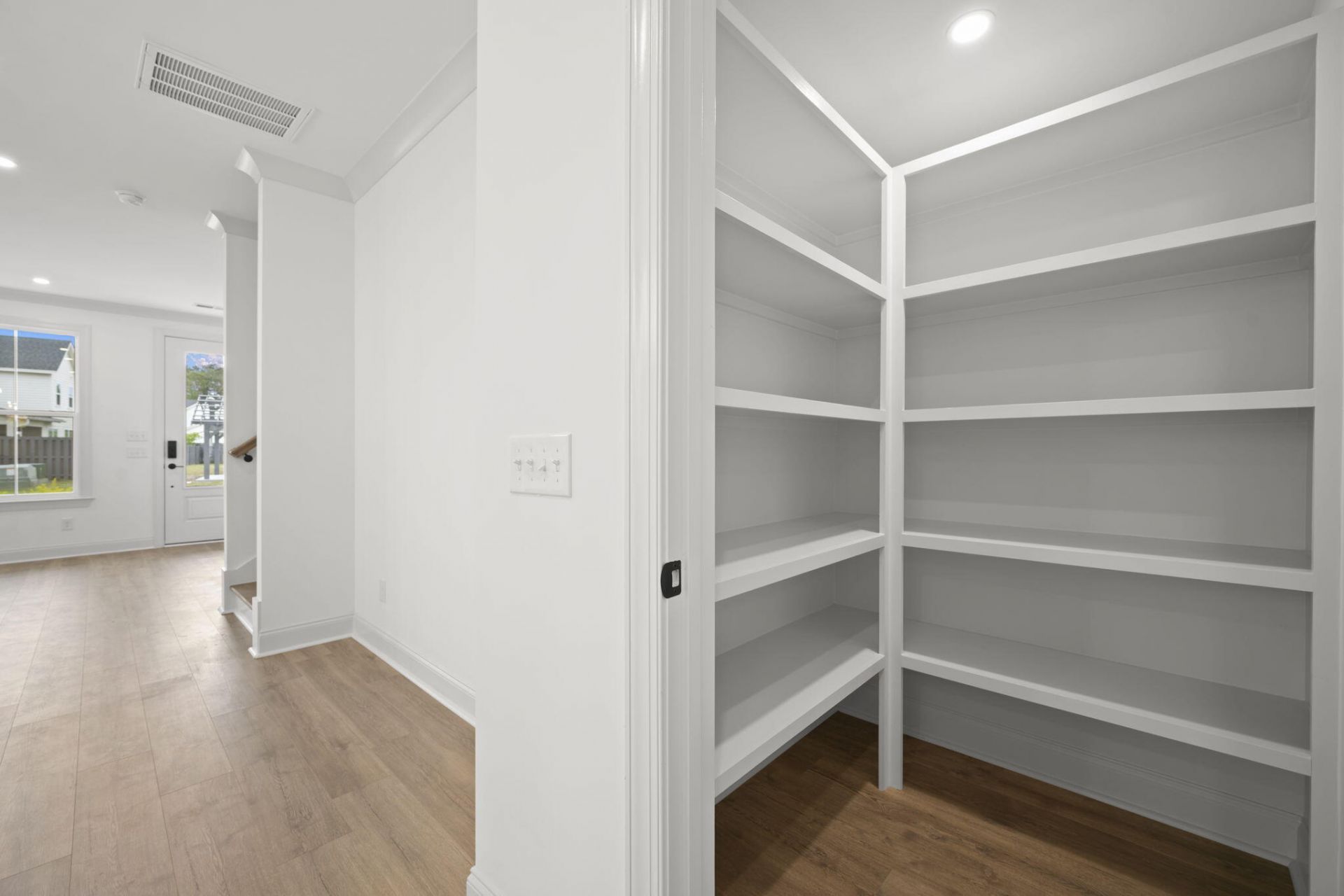 544 Hayes Park Boulevard Photo 11