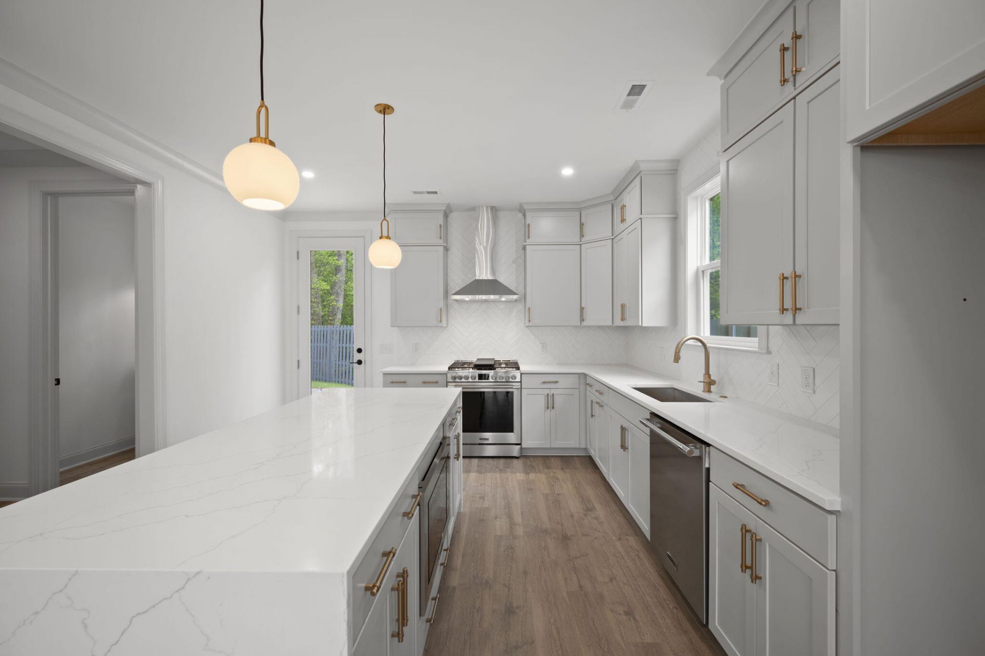 544 Hayes Park Boulevard Photo 18