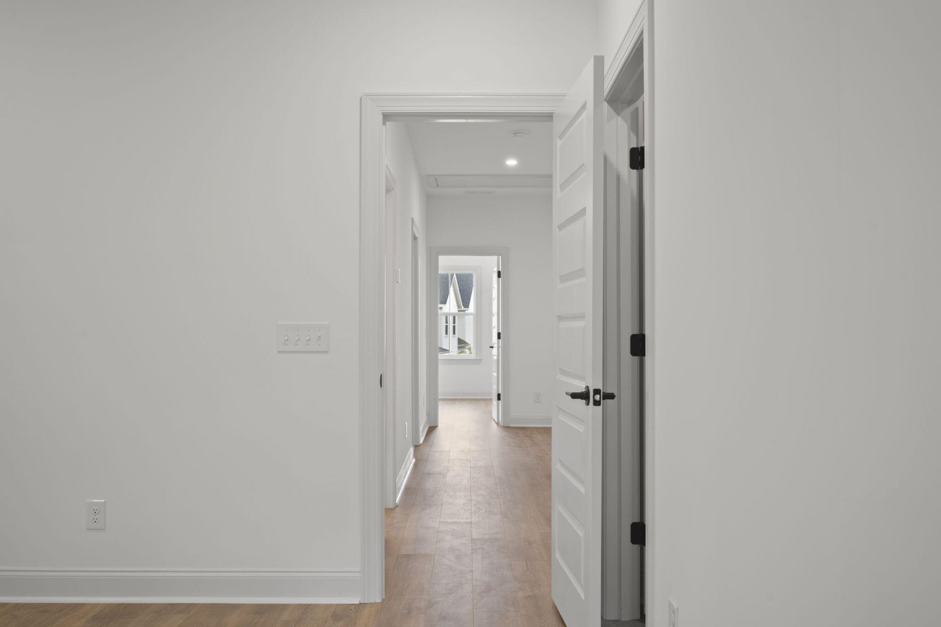 544 Hayes Park Boulevard Photo 25