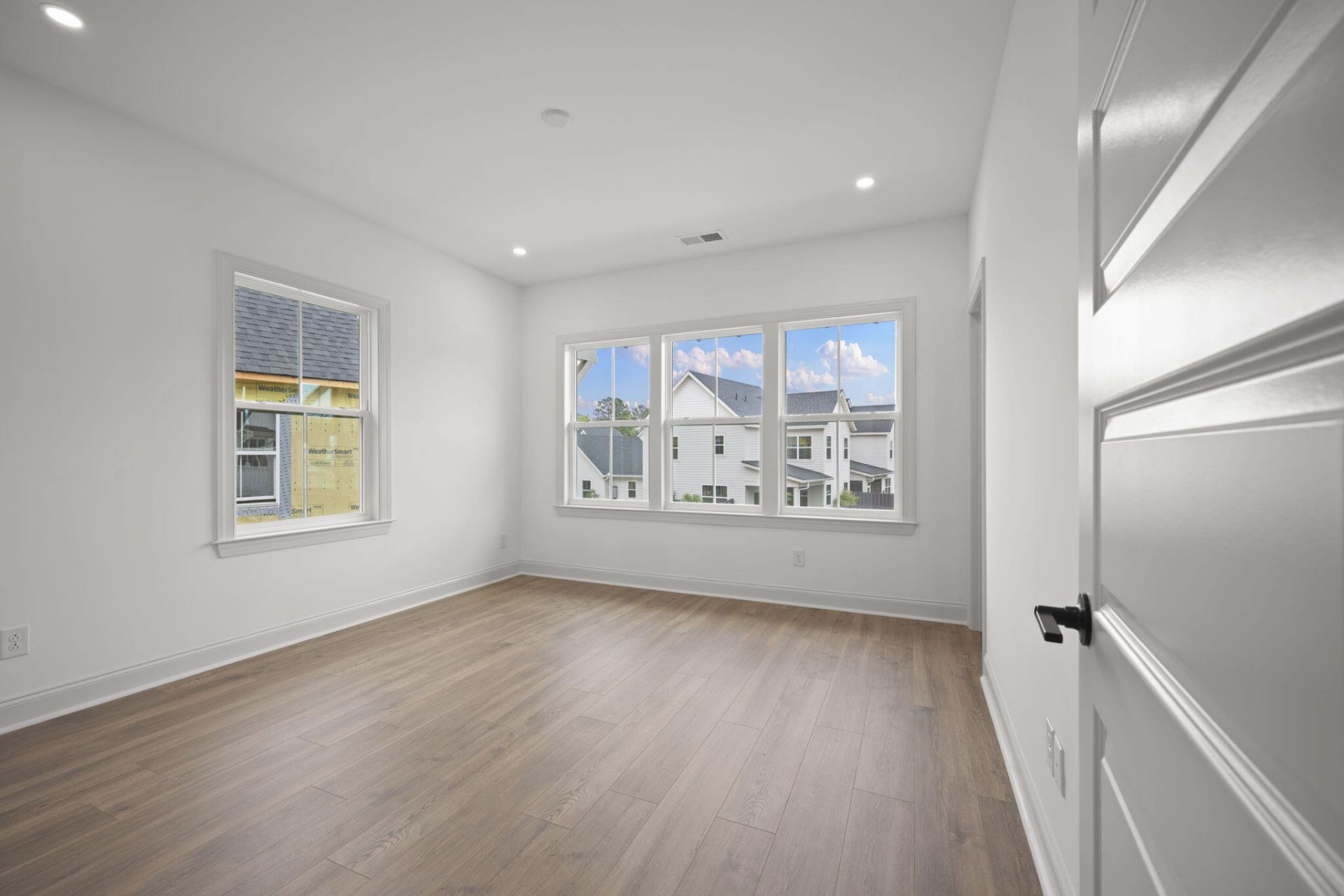 544 Hayes Park Boulevard Photo 32