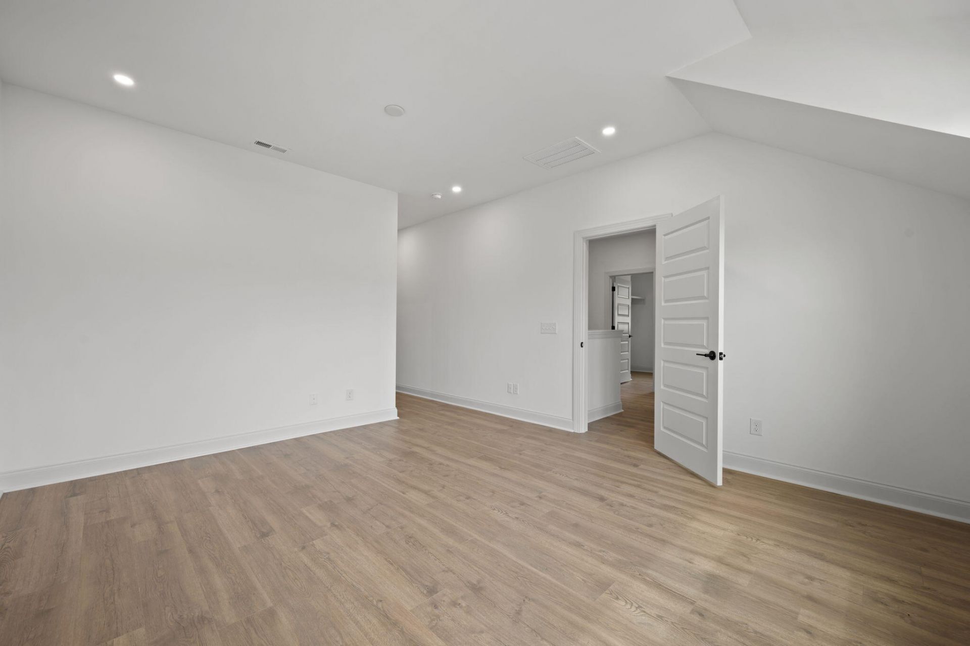 544 Hayes Park Boulevard Photo 37