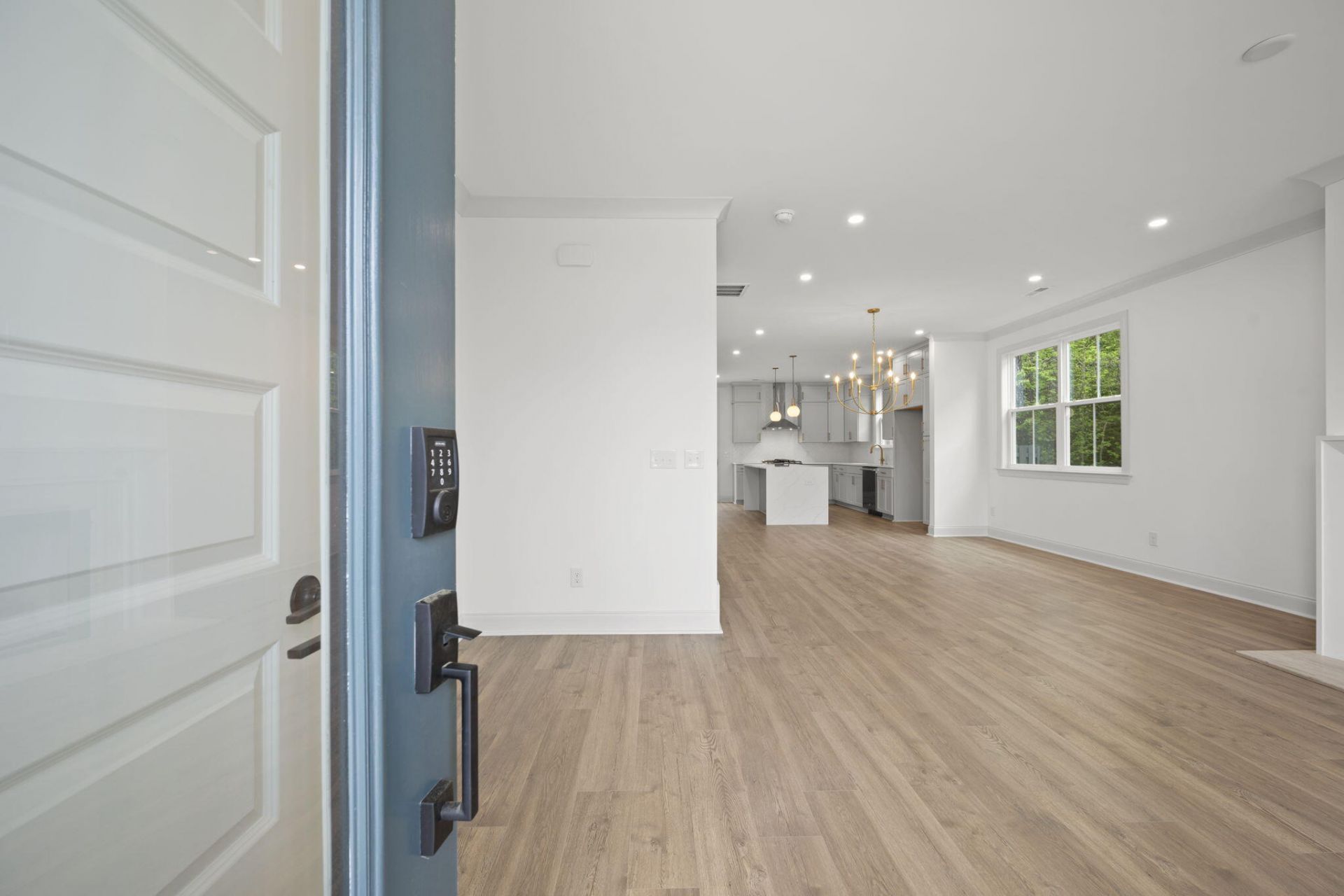 544 Hayes Park Boulevard Photo 4